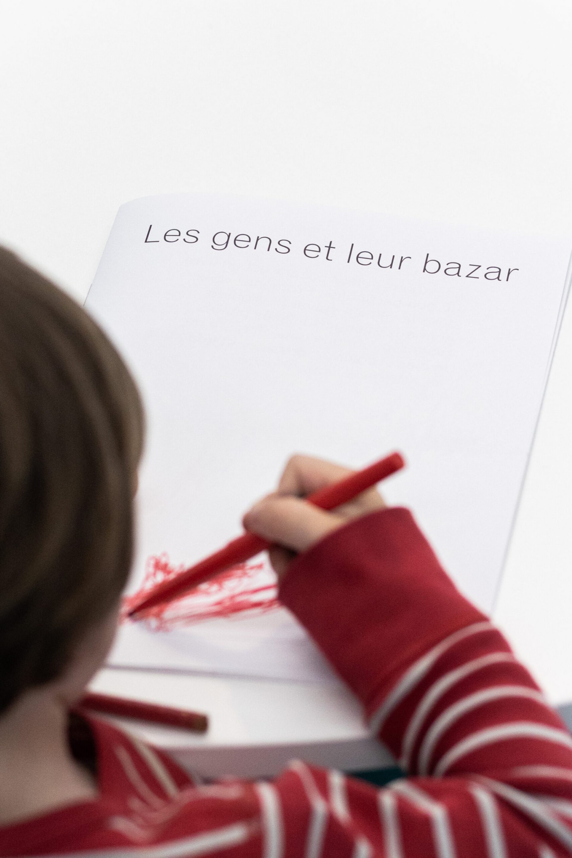 "People and their stuff" : a color book for children on people and their stuff in the city. Arc en rêve 2022 ©I.Mathie