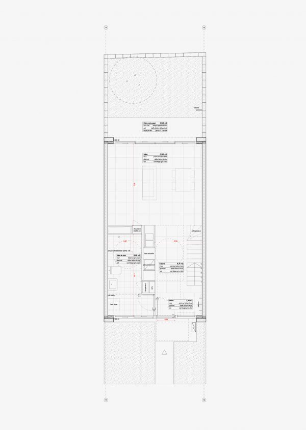 Three bedrooms apartment with an enclosed garden.