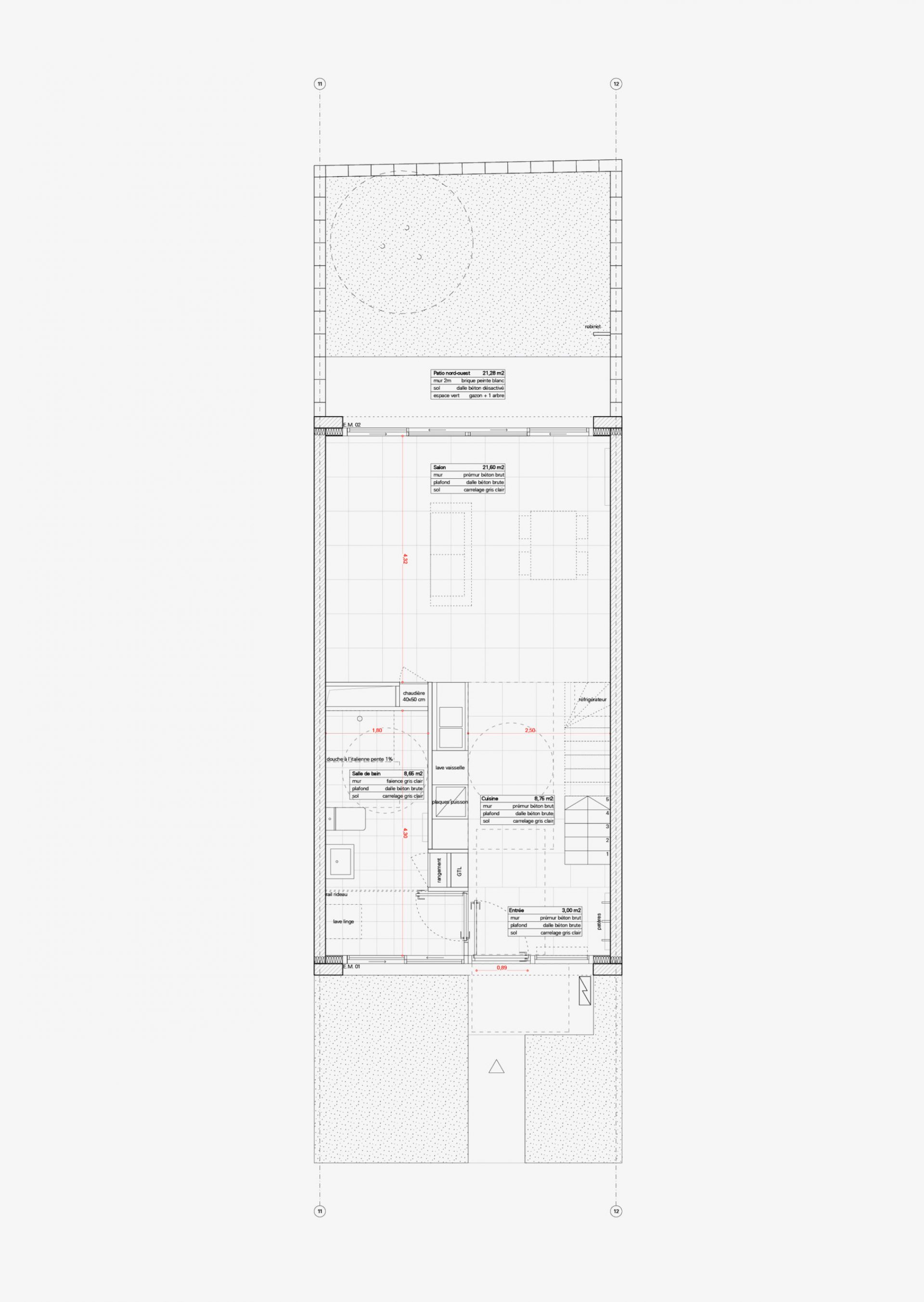 Three bedrooms apartment with an enclosed garden.